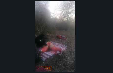 Pikniğe getirip sikiyor Türk Public Porno